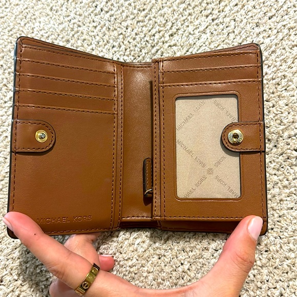 NWOT Michael Kors JetSet Wallet - Picture 5 of 9